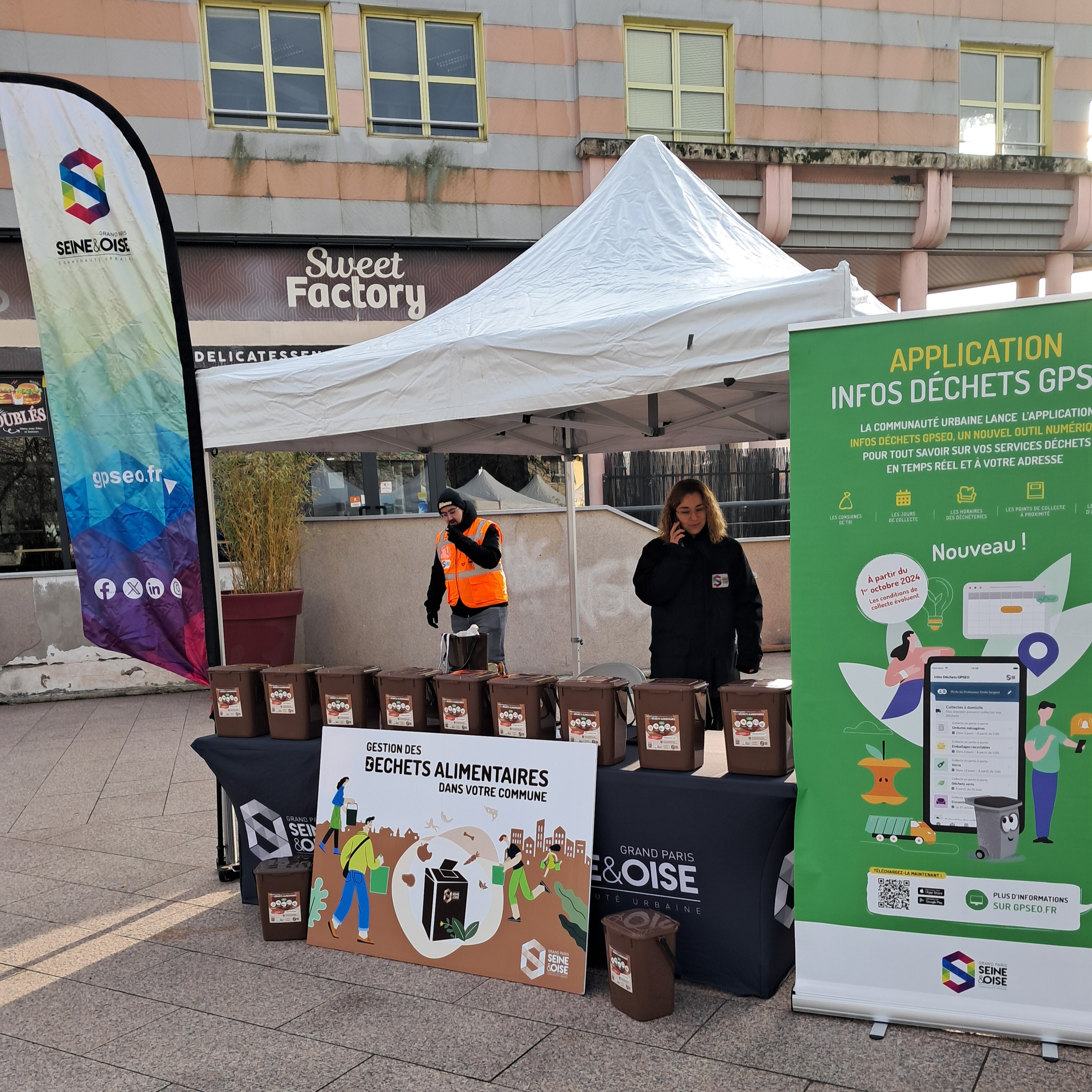 Distribution de bioseaux à Conflans-Sainte-Honorine dans le cadre de l'expérimentation