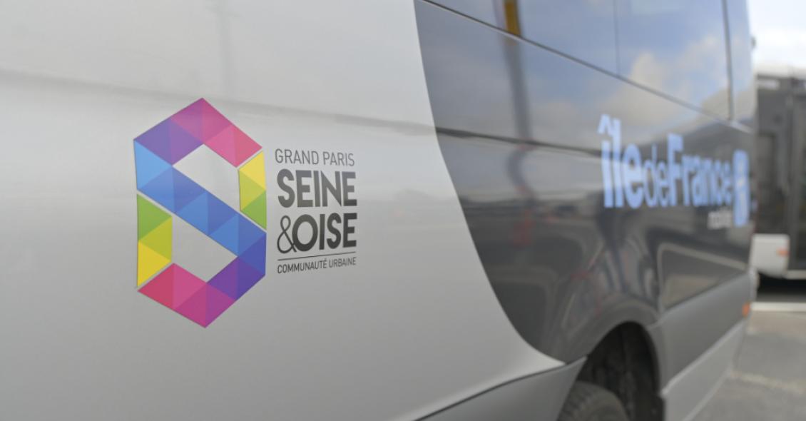 Bus sur le territoire, avec logos GPSEO et IDFM