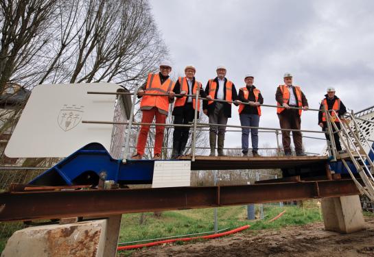 Les élus et partenaires en visite sur le chantier de la passerelle Poissy Carrières-sous-Poissy le 11 février 2026