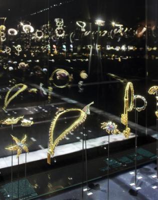  La galerie des bijoux du musée des arts décoratifs