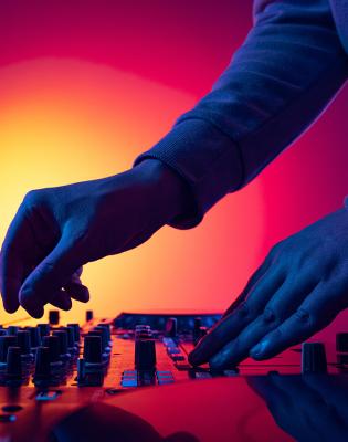 DJ