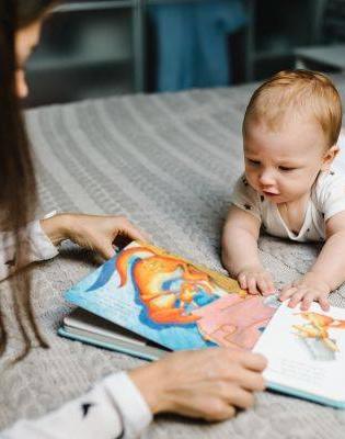 Une exposition prêtée par la Communauté urbaine GPS&O pour se sensibiliser aux enjeux de la lecture pour les tout-petits, à destination des parents, des professionnels du livre et de la petite enfance, ou de tout adulte intéressé !