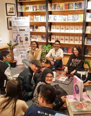 Une brève histoire de la littérature jeunesse, depuis les premiers balbutiements de ce genre en France jusqu’à son essor, avec les questions posées par la lecture des enfants aujourd’hui. 