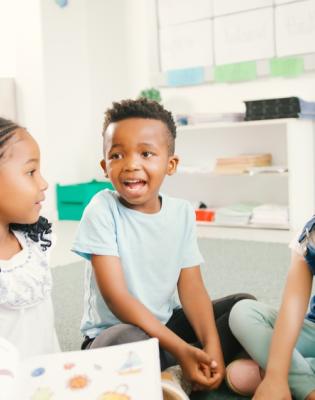 Découvrez la sélection du prix des bébés lecteurs avec une lecture des 4 albums par les bibliothécaires et votez avec votre bébé pour votre album préféré !