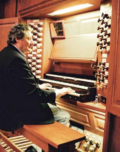 Loïc Mallié à l'orgue
