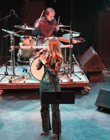 chanteuse et batteur