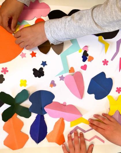 Seul au milieu de la grande page blanche, le petit lapin se sent bien triste…