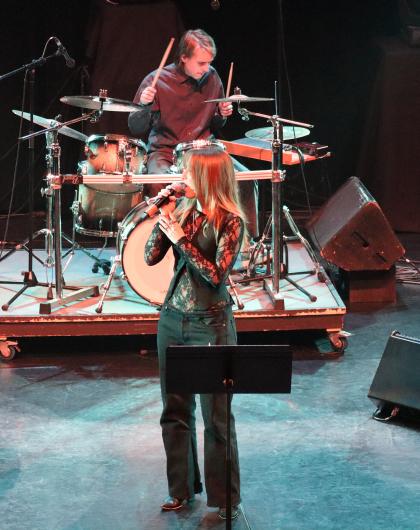 chanteuse et batteur