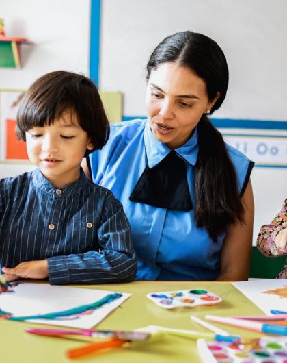 L’Atelier des petits c’est le DIY ou Do It Yourself des tout-petits. Avec un peu de rien, un peu de tout, un soupçon de paillettes, laissez parler sa créativité !
