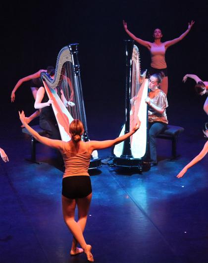 élèves danseurs et harpiste