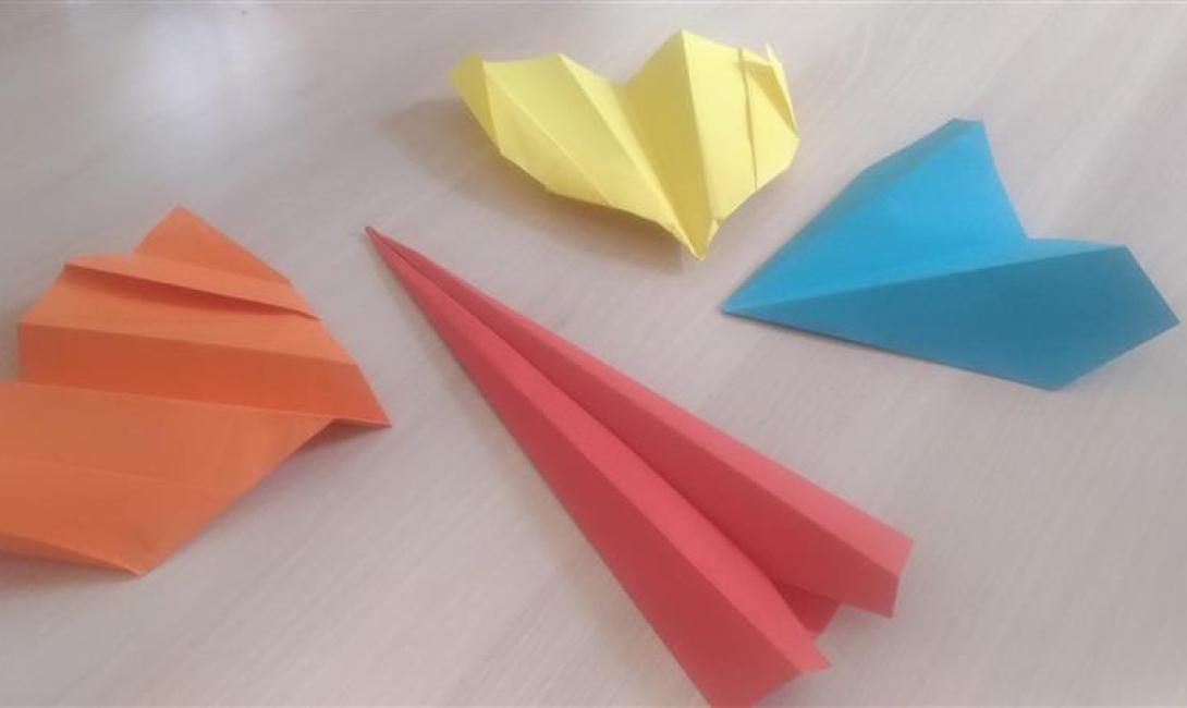 Avion en papier - Atelier des vacances - de 6 à 11 ans