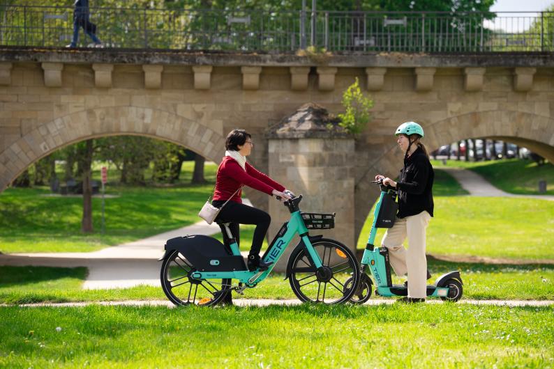 Sur les bords de Seine à Meulan, à vélo et trottinette électrique