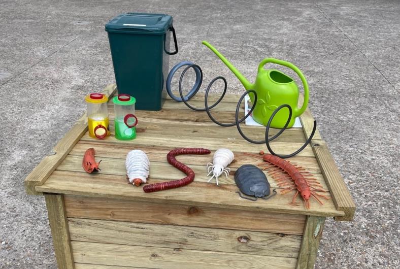 Un composteur et ses outils, pour bien démarrer son compost