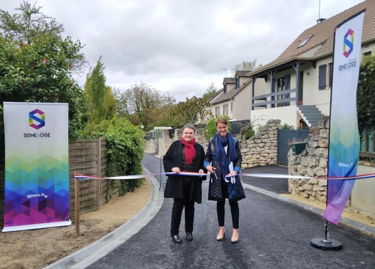 Cécile Zammit-Popescu, présidente de GPSEO, et Ketty Varin, maire de Juziers, inaugurent le 27 avril 2024 le nouveau chemin Paul Héros