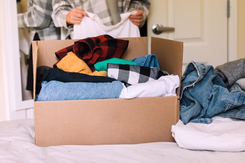 Tri et dons de vêtements et textiles