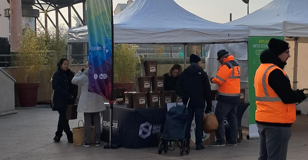 Distribution de bioseaux à Conflans-Sainte-Honorine