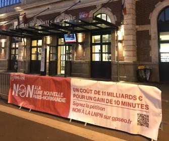 tractage contre la LNPN en gare de Mantes-la-Jolie