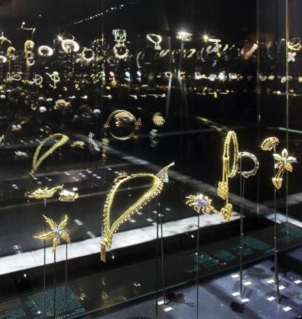  La galerie des bijoux du musée des arts décoratifs