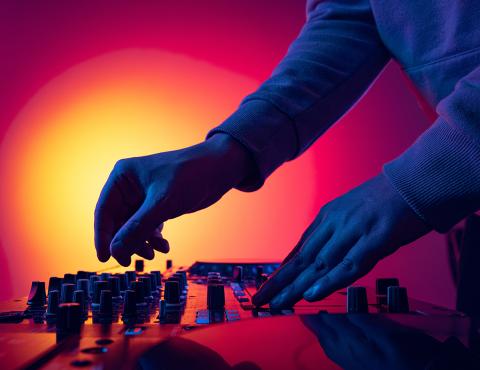 DJ