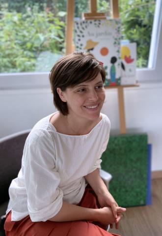 Faites connaissance avec Emma Giuliani, autrice-illustratrice et conceptrice de livres animés. Découvrez son univers poétique et les secrets de création de ses ouvrages pour la jeunesse et partagez un moment d’échange et de dédicaces, pour petits et grands. 