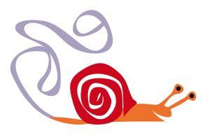 Des histoires et des chansons de pays lointains, des aventures racontées dans des langues différentes, des sonorités du bout du monde… Attachez vos ceintures, nous partons en voyage ! Nous irons loin nous dégourdir les oreilles, et ce voyage se fera le plus simplement du monde, à dos d’escargot, à dos de mots.