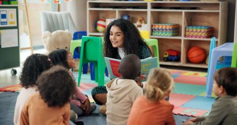 Venez découvrir les 4 albums de la sélection du Prix des bébés lecteurs lus par les bibliothécaires et votez avec bébé pour son histoire préférée ! Venez également découvrir les coups de cœur bébés lecteurs de l’année 2025.