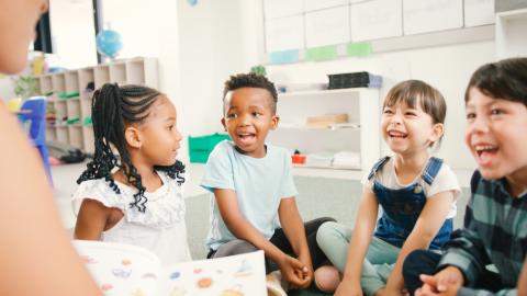 Découvrez la sélection du prix des bébés lecteurs avec une lecture des 4 albums par les bibliothécaires et votez avec votre bébé pour votre album préféré !