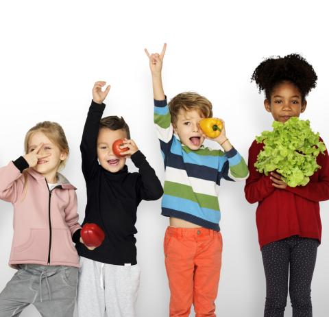 Pêche, pomme, poire, choux, carottes : crique-croque, dégustons notre récolte !