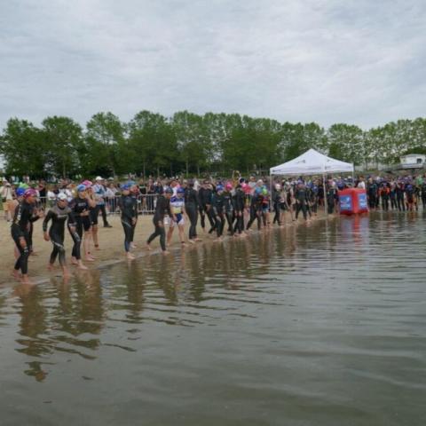 Photo de la ligne de départ du Triathlon des Mureaux